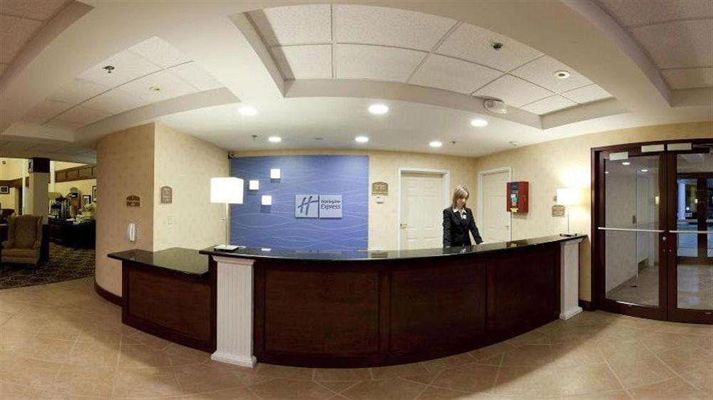 Holiday Inn Express Hotel & Suites White River Junction By Ihg Exterior photo