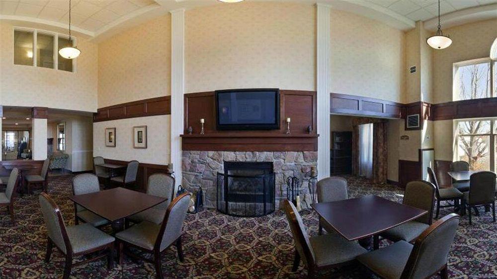 Holiday Inn Express Hotel & Suites White River Junction By Ihg Exterior photo