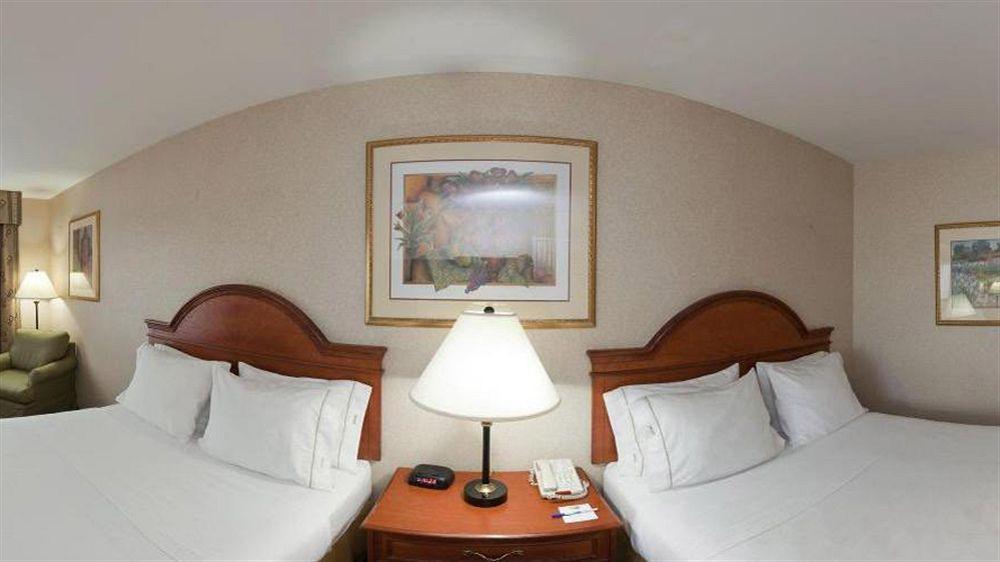 Holiday Inn Express Hotel & Suites White River Junction By Ihg Exterior photo