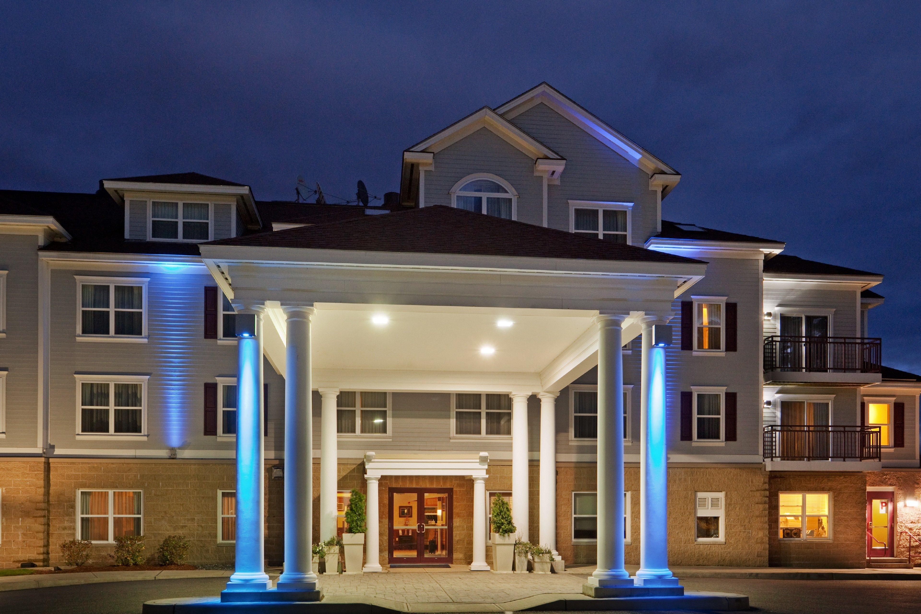 Holiday Inn Express Hotel & Suites White River Junction By Ihg Exterior photo