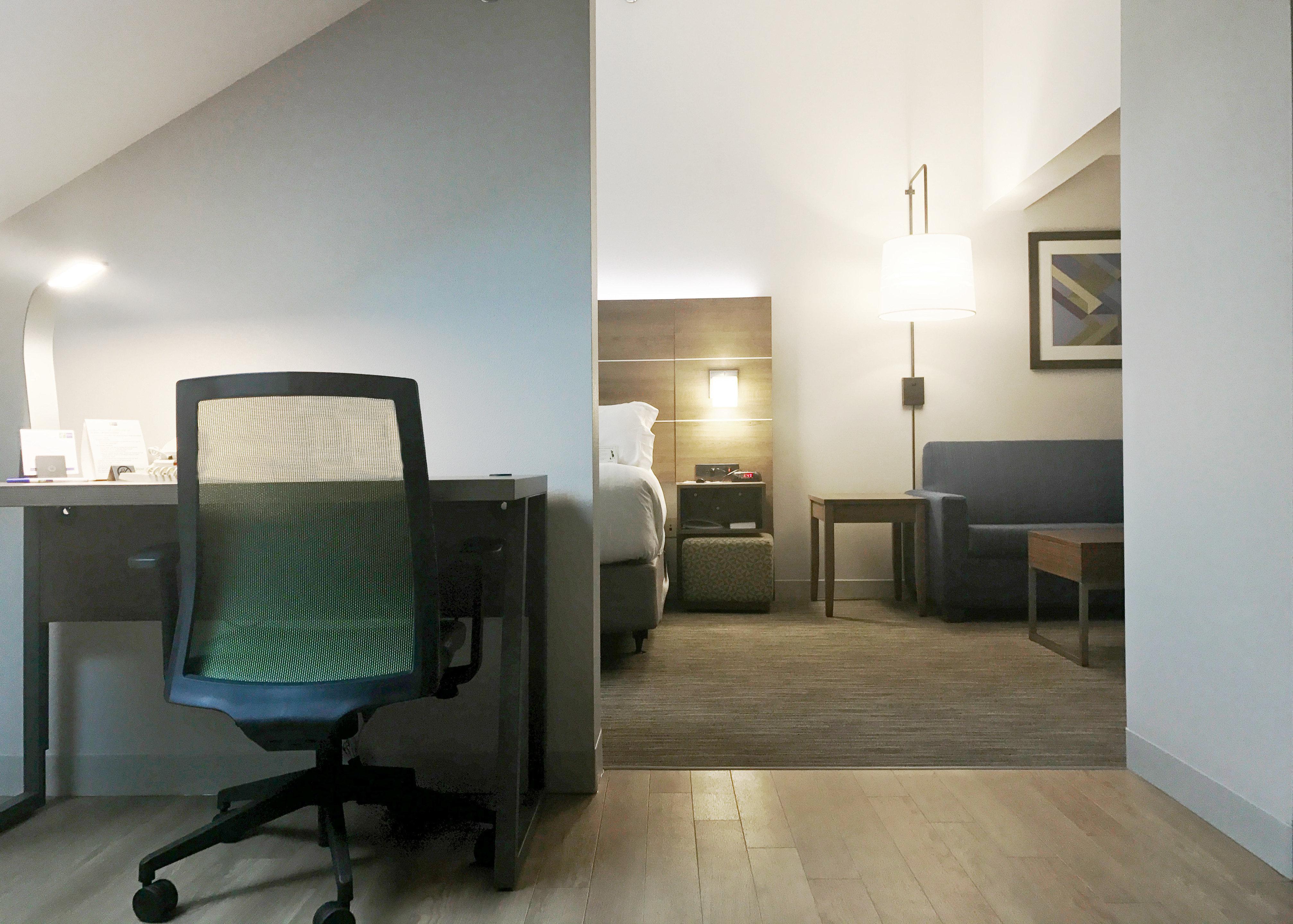 Holiday Inn Express Hotel & Suites White River Junction By Ihg Exterior photo