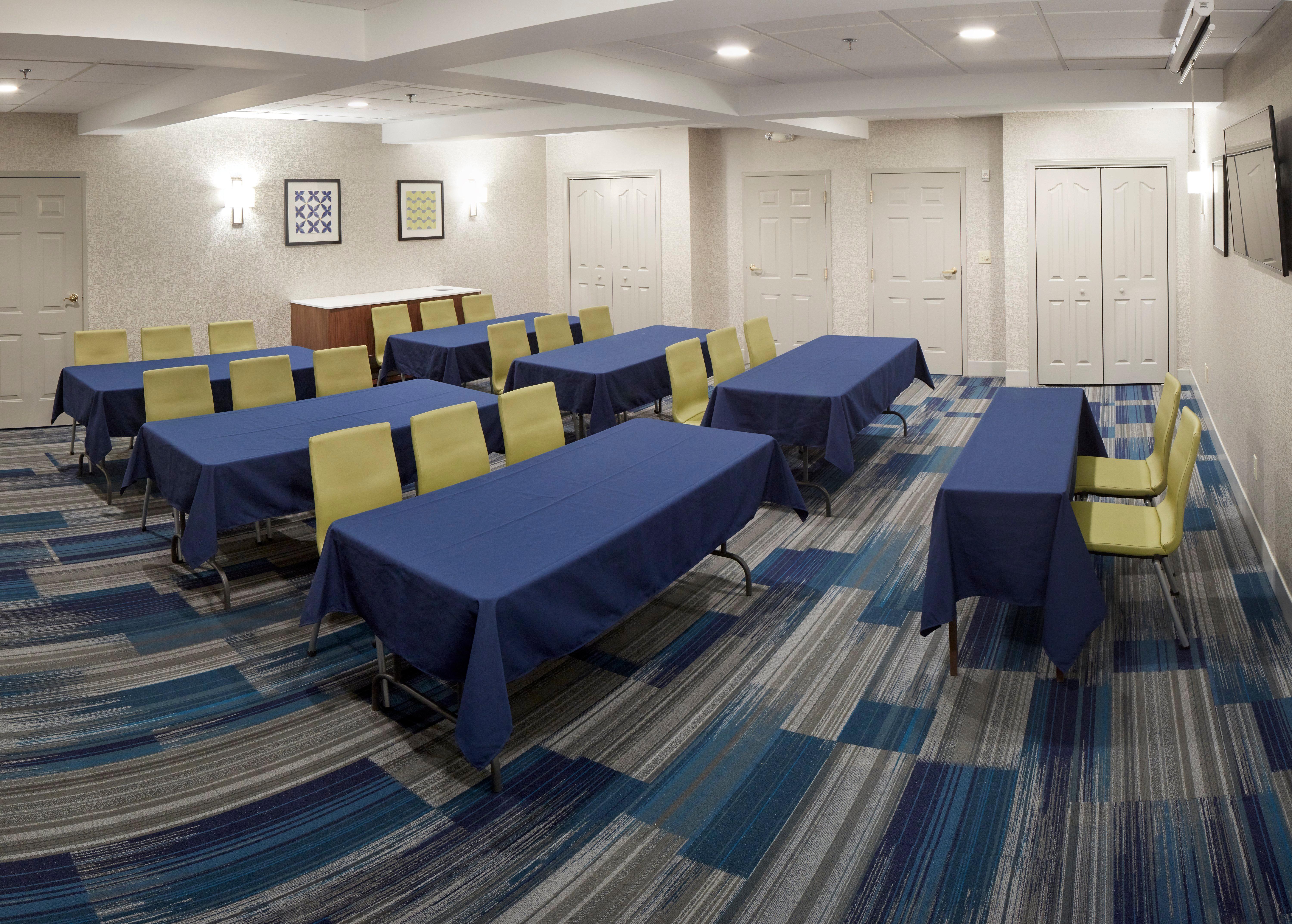 Holiday Inn Express Hotel & Suites White River Junction By Ihg Exterior photo