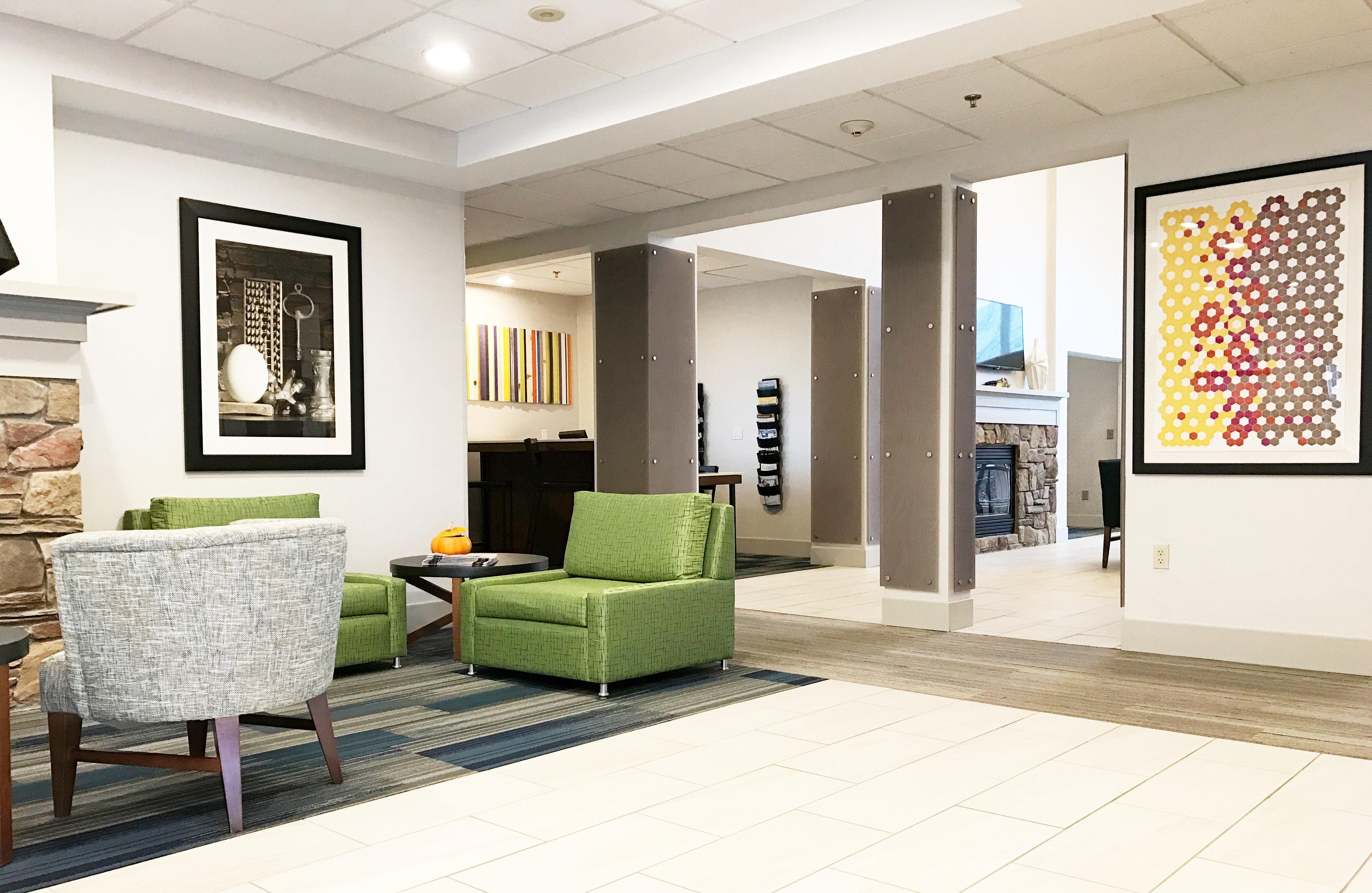 Holiday Inn Express Hotel & Suites White River Junction By Ihg Exterior photo