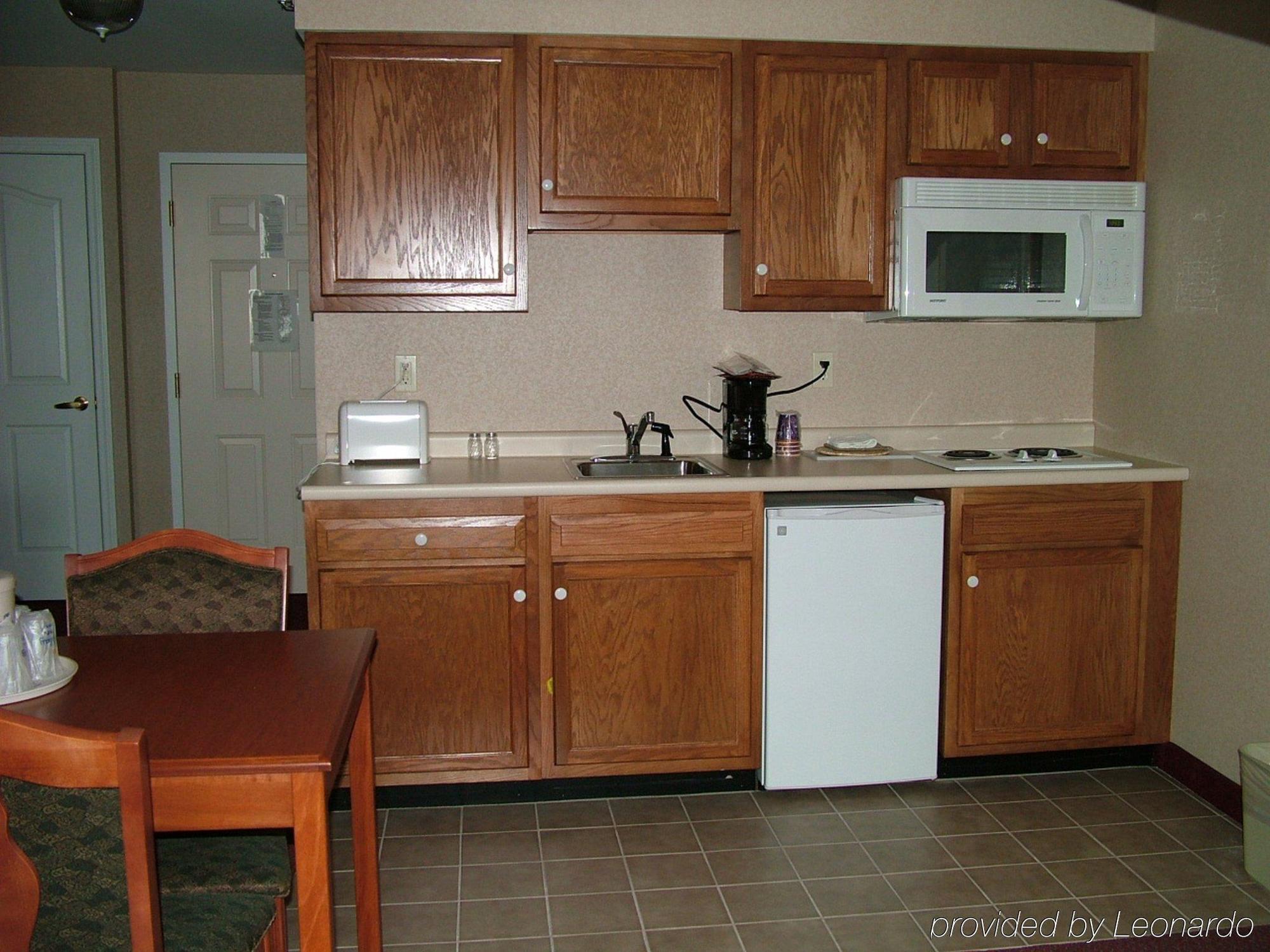 Holiday Inn Express Hotel & Suites White River Junction By Ihg Room photo