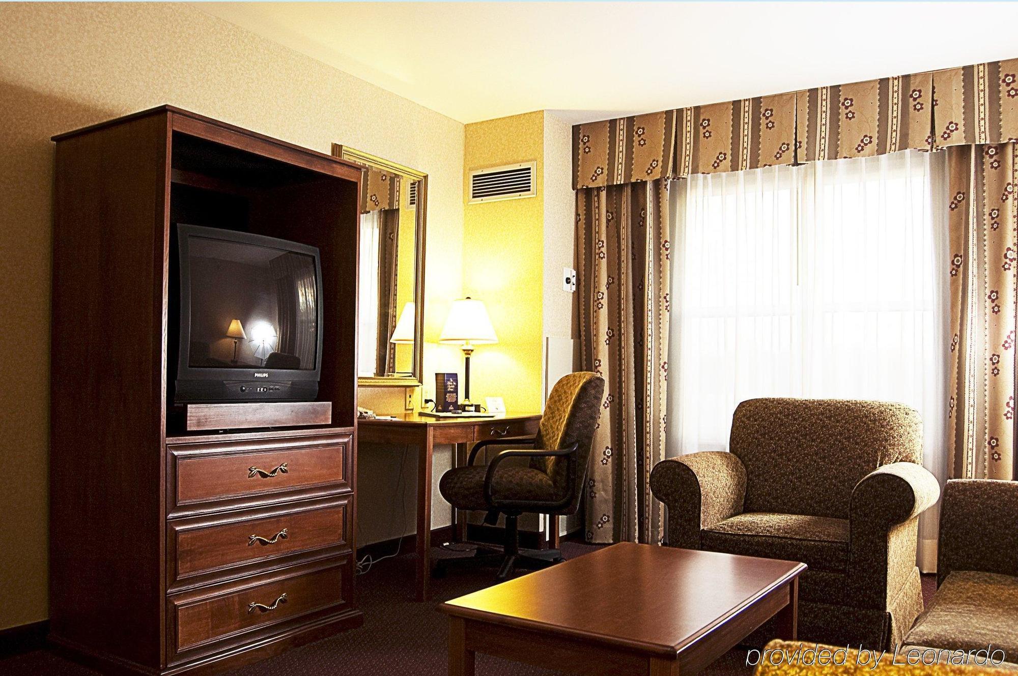 Holiday Inn Express Hotel & Suites White River Junction, An Ihg Hotel Room photo