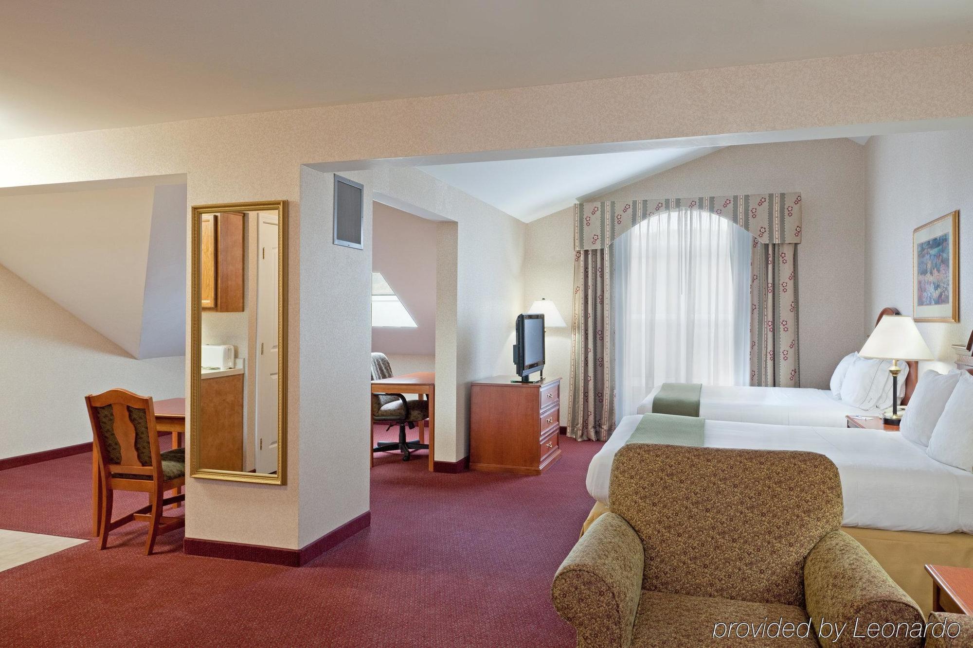 Holiday Inn Express Hotel & Suites White River Junction By Ihg Exterior photo