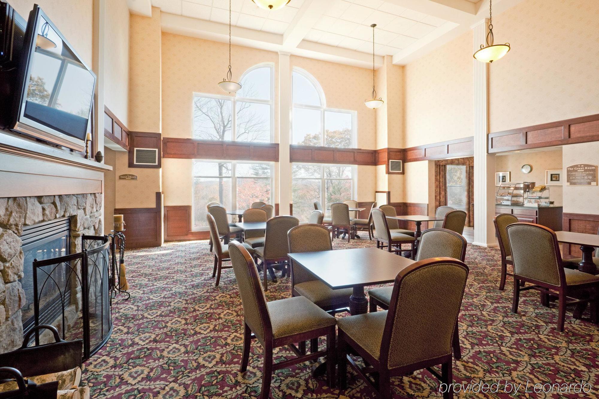 Holiday Inn Express Hotel & Suites White River Junction By Ihg Exterior photo