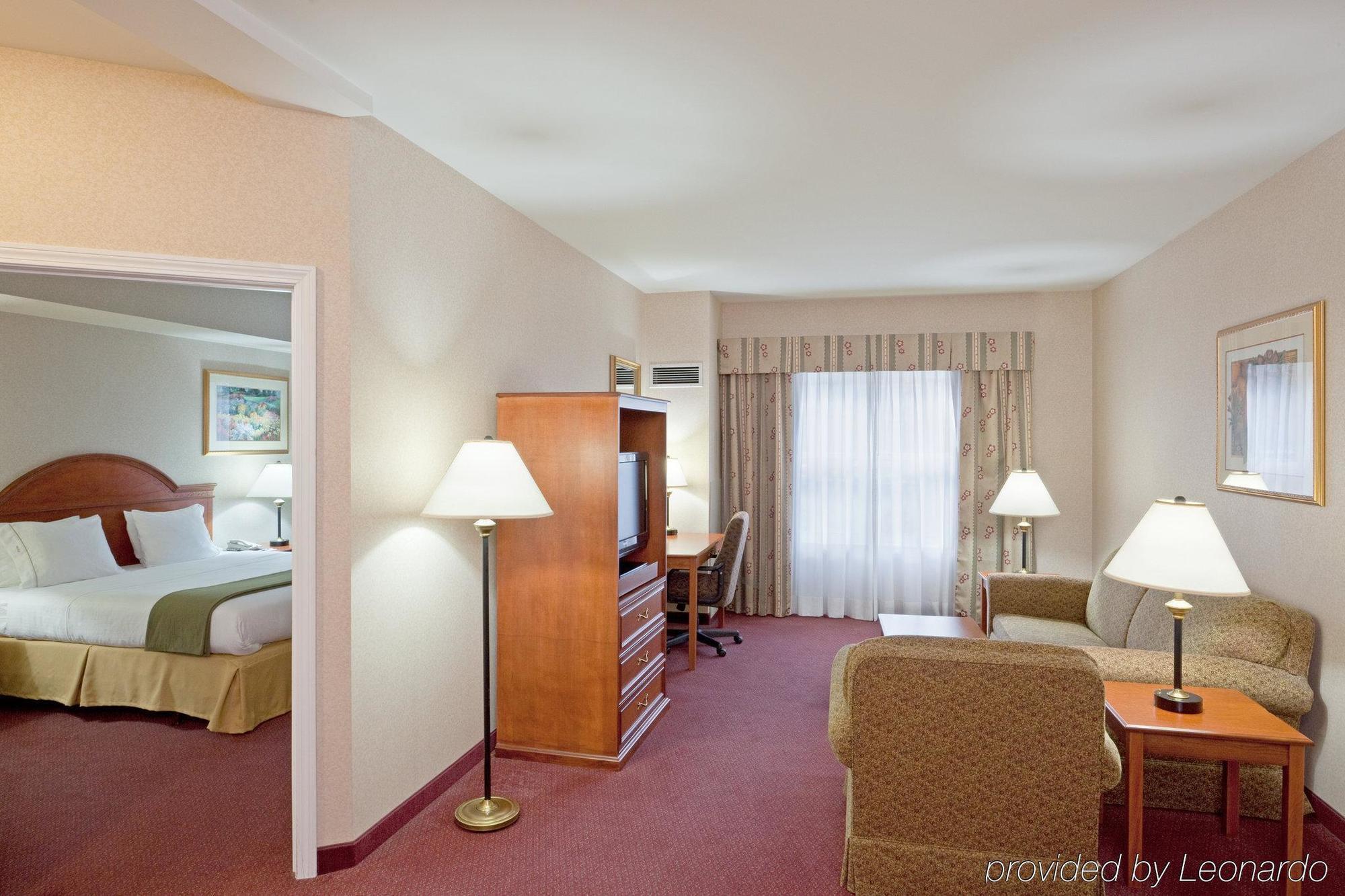 Holiday Inn Express Hotel & Suites White River Junction By Ihg Exterior photo