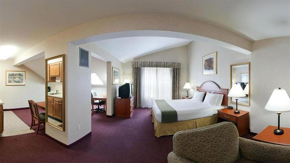 Holiday Inn Express Hotel & Suites White River Junction By Ihg Exterior photo