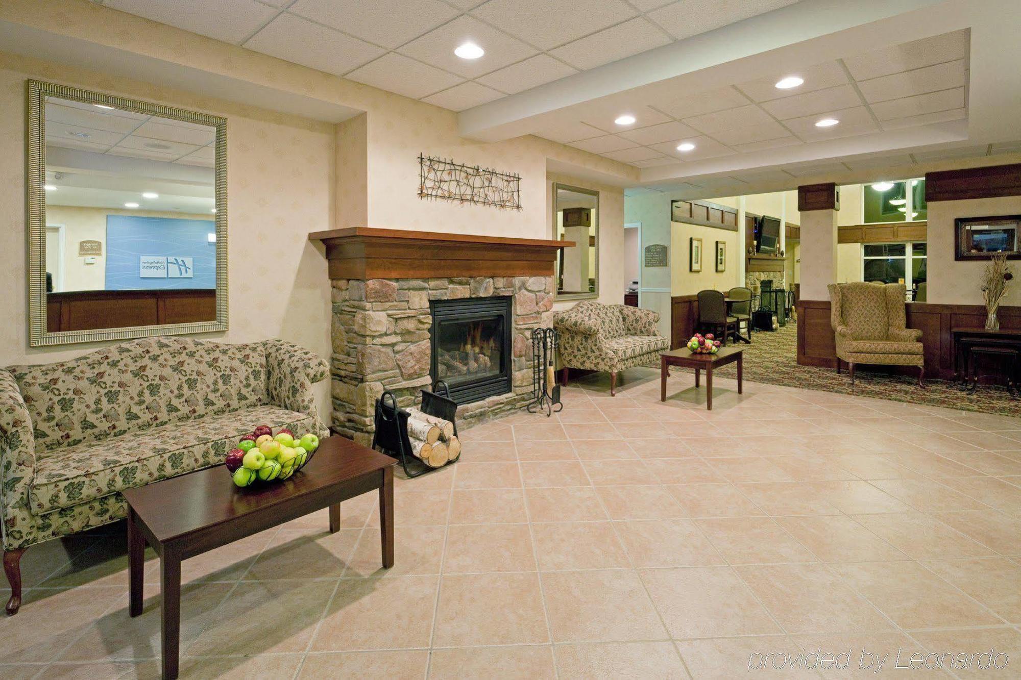 Holiday Inn Express Hotel & Suites White River Junction By Ihg Exterior photo