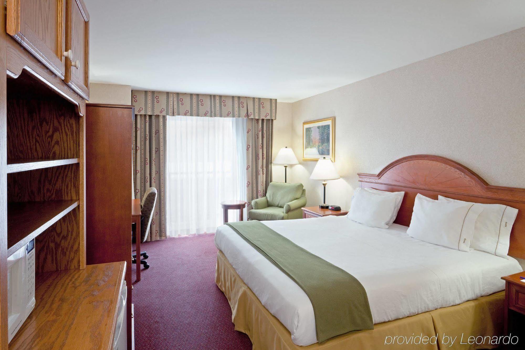 Holiday Inn Express Hotel & Suites White River Junction By Ihg Exterior photo