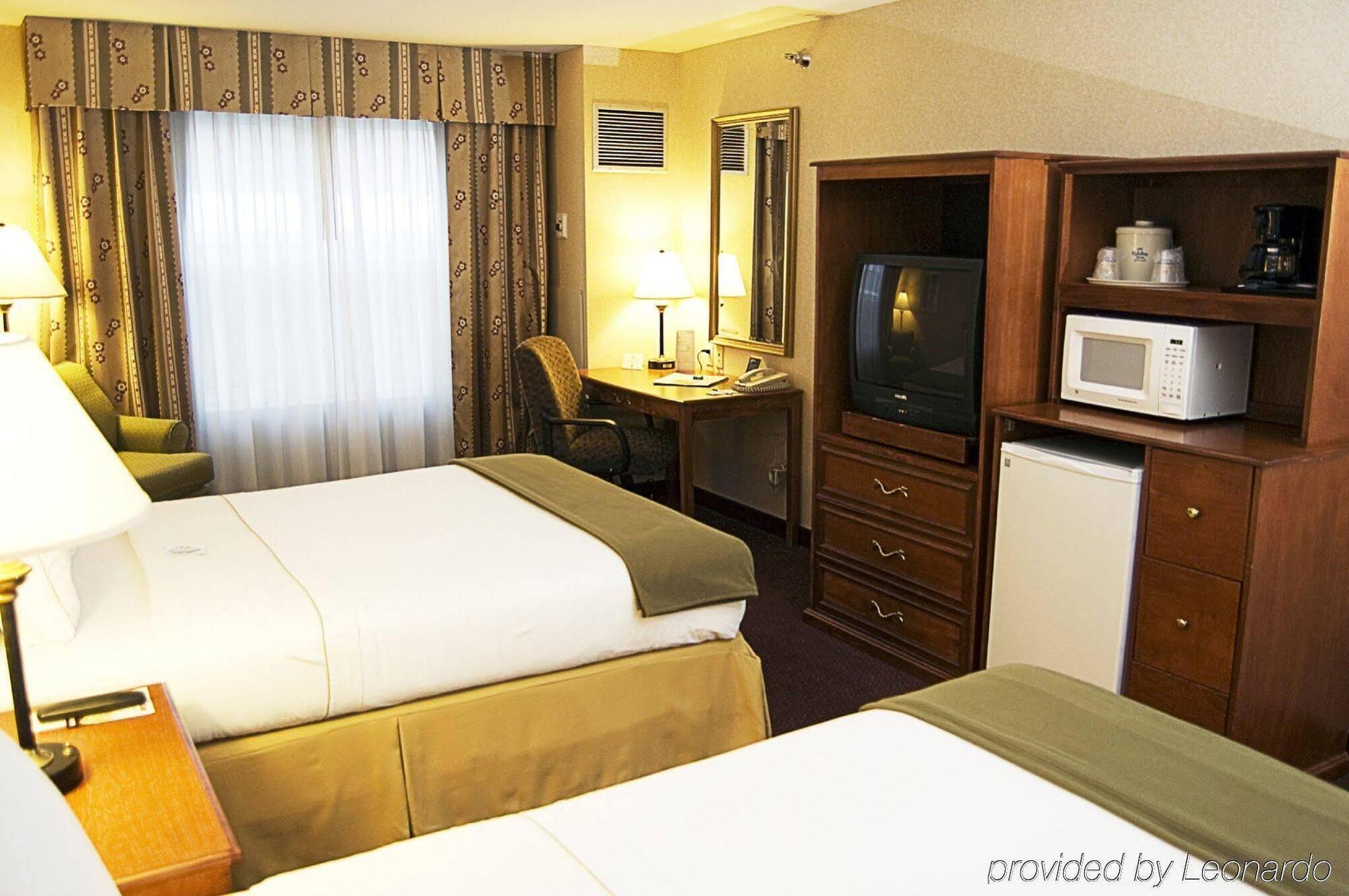 Holiday Inn Express Hotel & Suites White River Junction By Ihg Exterior photo