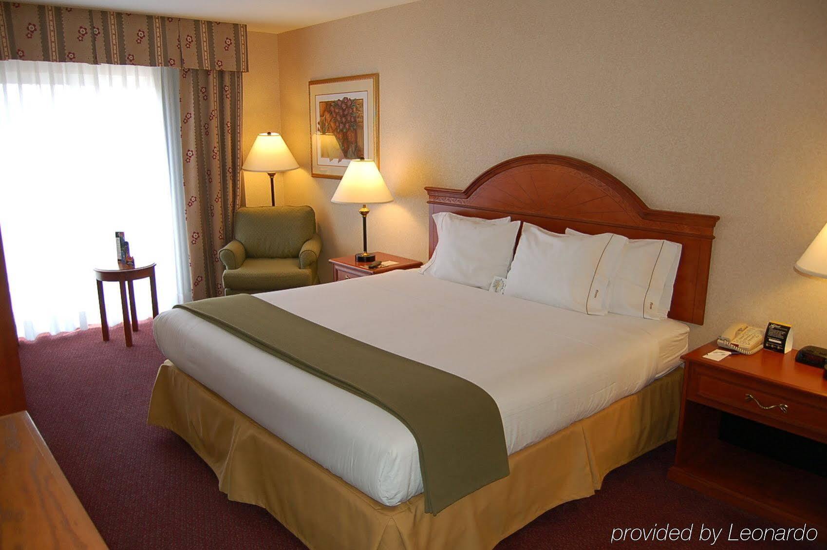 Holiday Inn Express Hotel & Suites White River Junction By Ihg Exterior photo